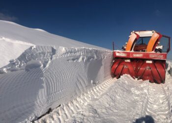 Zăpadă cât un stat de om la Șinteu. A nins peste Nova Huta