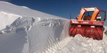 Zăpadă cât un stat de om la Șinteu. A nins peste Nova Huta