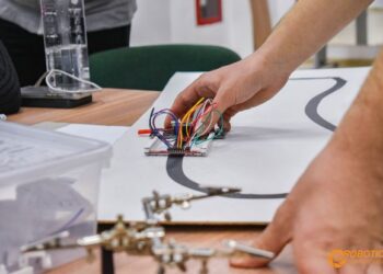 Campionatul internaţional Robotics, la Oradea: sunt aşteptaţi 500 de concurenţi pasionaţi de robotică, din 11 ţări ale lumii, dintre care 200 din România; Oradea va avea peste 100 de concurenţi