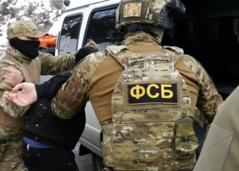 FSB a arestat în Rusia un jurnalist american sub acuzaţia de spionaj, primul caz de acest fel după încheierea Războiului Rece dintre SUA şi URSS: reporterul riscă 20 de ani de închisoare