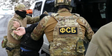 FSB a arestat în Rusia un jurnalist american sub acuzaţia de spionaj, primul caz de acest fel după încheierea Războiului Rece dintre SUA şi URSS: reporterul riscă 20 de ani de închisoare