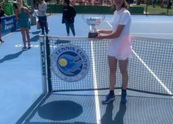 Puștioaca din Oradea care a învins-o pe „perla” lui Patrick Mouratoglou.Campioana se antrenează cu tatăl ei și e susținută financiar doar de familie