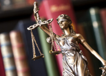 Senatul a votat modificarea Codului penal: abuzul în serviciu este infracţiune doar când produce pagube mai mari de 50.000 de euro