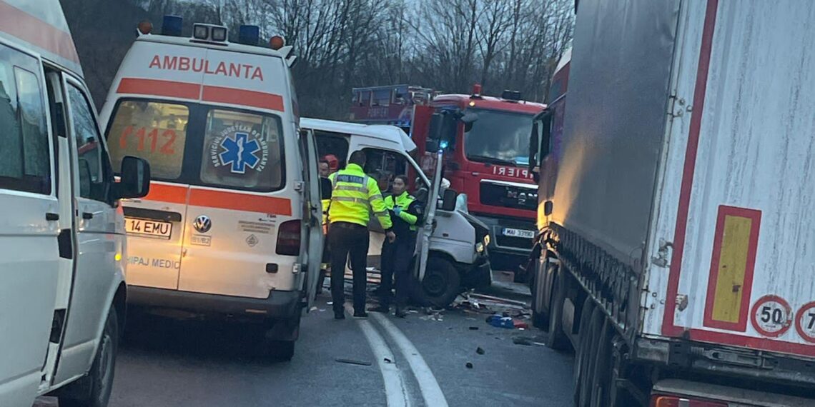 GALERIE. 7 victime, doi morți în accidentul teribil de pe drumul Oradea-Cluj