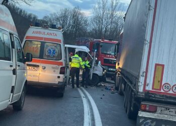 GALERIE. 7 victime, doi morți în accidentul teribil de pe drumul Oradea-Cluj