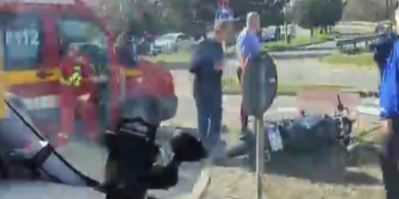 VIDEO. Motociclist lovit de o mașină pe strada Clujului