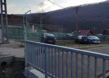 Descoperire macabră. Femeie, moartă în canalul colector. Ar fi căzut de pe podeț