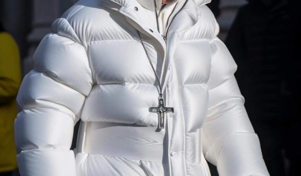 Imaginea cu Papa Francisc, generată de AI, care a pus planeta pe jar. Ce detaliu trebuia să ne dea de gândit