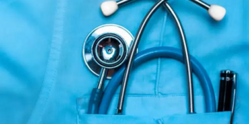 Al treilea asistent medical care vrea să se sinucidă în câteva săptămâni. S-a aruncat în gol de la etajul patru. Înainte a ingerat detratrant