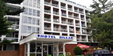Război cu executare între frații Micula și un om de afaceri care stătea în chirie în hotelul lor din Neptun