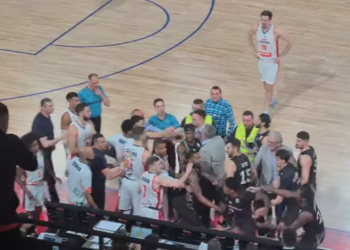 Anchetă disciplinarea după bătaia din meciul de baschet CSM Oradea- U-BT Cluj