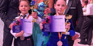 GALERIE. Un fost director de școală din America, stabilit la Oradea, cel mai vârstnic dansator la Campionatul Național, la 74 de ani. În ring cu fiul său de 7 ani, cel mai tânăr dansator