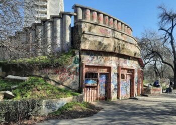 Timișoara o umbră a ceea ce a fost. Ceasul floral, unic în țară, nu e prioritar pentru vicele orădean al capitalei culturale. Baza Uszoda, parc de distracții pentru şobolani