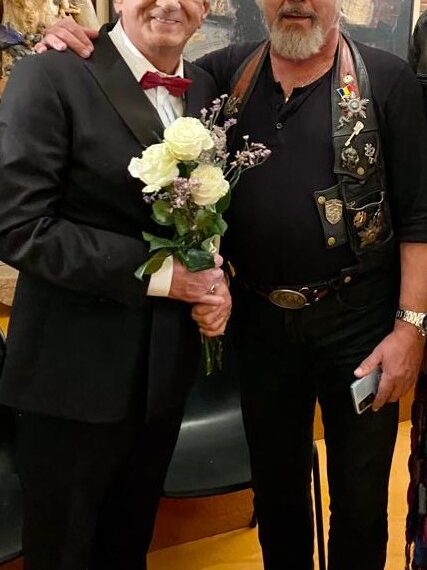 Legenda dă în judecată UCMR după ce l-a umilit. În plin scandal cu Uniunea Compozitorilor, Nicu Covaci vine la Oradea la proiecția special a filmului„PHOENIX – Povestea”