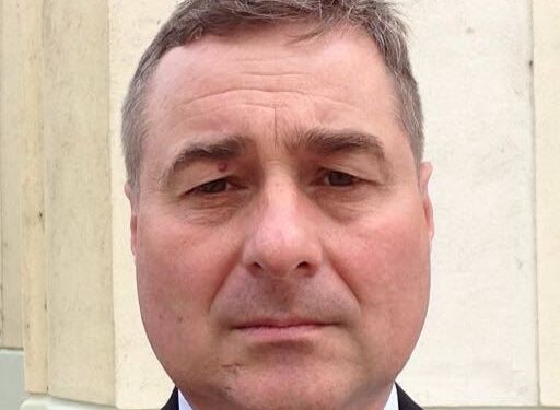 VIDEO. Primăria Oradea le bagă pe gât betoane orădenilor de pe Enescu. ”Grădina noastră va fi ucisă.Nimeni nu a cerut parcări în locul grădinii. Nimeni nu are nevoie de asfaltul ce urmează să ucidă natura. Să încingă aerul.Să ne sufoce”