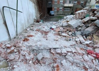 Locatarii de pe Enescu, plângere la Disciplina în Construcții. Au demolat fără autorizație construcțiile edificate în strada George Enescu, obiectiv încadrat în Zona Construită Protejată Olosig Ultracentral