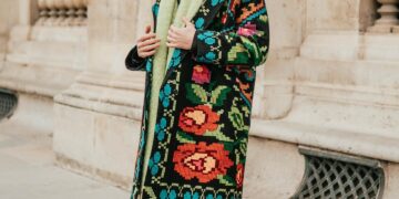 Cel mai în vogă dansator român, orădeanul Emil Rengle, experiență unică la Paris Fashion Week. Ținutele sale, admirate pe străzile capitalei modei