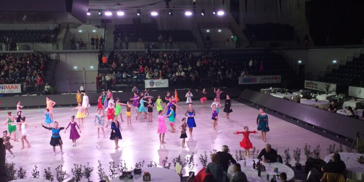 GALERIE. Oradea, capitala dansului. La Oradea Arena concurează și o pereche de 74 de ani