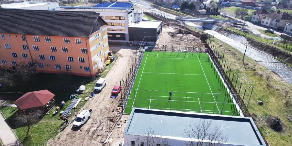 GALERIE. Hub urbanistic verde în zona Colegiului Național Avram Iancu Ștei. Parcul fotovoltaic de 2,5 milioane euro va asigura energia