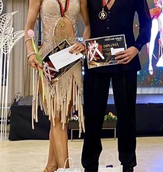 VIDEO. Admisă la 16 ani la Facultățile de Fizică din Marseille, Nantes și Cluj, orădeancă Ilinca Lianu sfidează legile fizicii pe ringul de dans