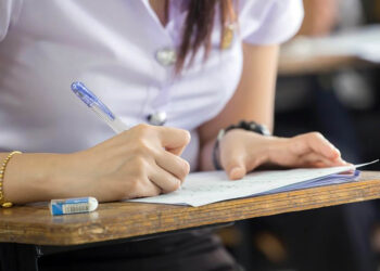 A început simularea pentru BAC 2023. Astăzi, elevii de liceu susţin proba scrisă la Limba și literatura română