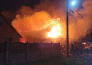 Sântionul în flăcări. O casă scrum și încă alte trei locuințe afectate