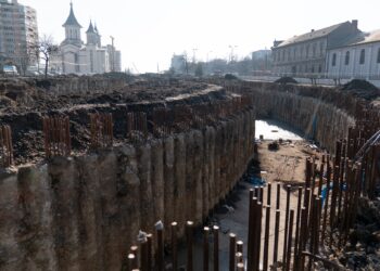 1874 de piloni forați pe cel mai mare șantier din Oradea. Lucrarea e la 40%