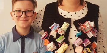 Profa de Oscar a Bihorului, provocare pentru elevii săi. Copiii își prezintă cartea preferată realizând un mărtișor-cărțișor