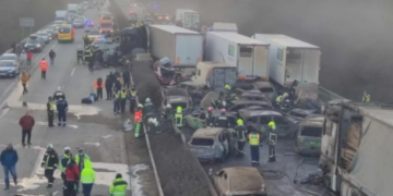 Trei români implicați în accidentul cu peste 40 de mașini de la Budapesta. Unul e in stare gravă