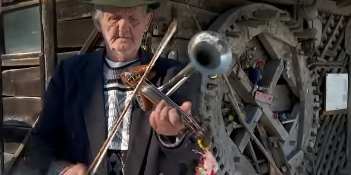 GALERIE. Ultimul morar, la 90 de ani , trăiește într-o moară de 200 de ani