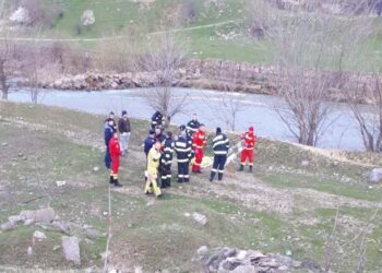 Cadavrul unui bărbat, găsit în Crișul Repede, în această dimineață