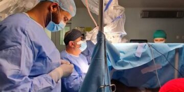 Premieră medicală la Oradea: Operaţie de tumoră cerebrală pe un pacient treaz şi conştient