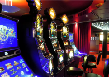 Senatorii au votat: fără păcănele și jocuri de noroc la 300 m de școli, locuri de joacă și bănci. Cât timp au firmele să se reloce