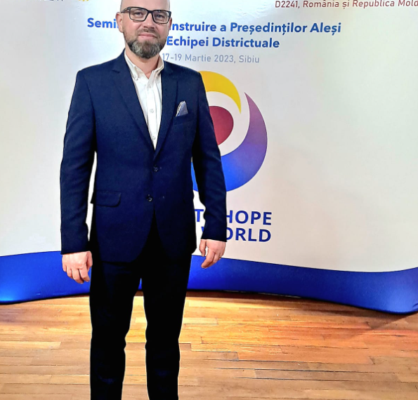 16 copii au mers la școală datorită lui. Cristian George Pop, președintele Rotary Club Marghita