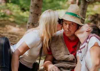 Filmat la Pomezeu, „Pup-o, mă!”, în top 10 al celor mai populare titluri recomandate de Netflix