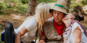 Filmat la Pomezeu, „Pup-o, mă!”, în top 10 al celor mai populare titluri recomandate de Netflix