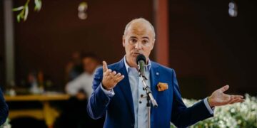 Lovitură dură! DNA ar urma să ceară ridicarea imunității lui Rareș Bogdan.Europarlamentarul spune că a fost avertizat că se încearcă să fie compromis