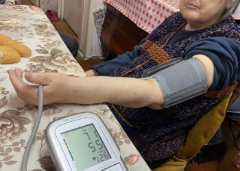 De viața ei depind două vieți. Își îngrijește de 50 de ani soțul nevăzător. Acum trece printr-un mare necaz