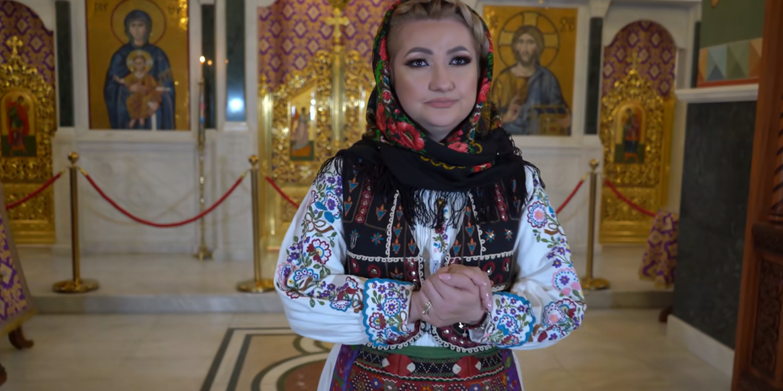 VIDEO/GALERIE.Iuliana Tătar a filmat alături de starețul Mănăstirii Izbuc pentru priceasna „M-așteaptă Maica Sfântă la Izbuc”