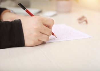 Absenteismul continuă: peste 13.600 dintre elevii de-a VIII-a nu au participat la Matematică, a două probă de la simularea Evaluării Naţionale