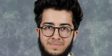 Primarul dat în judecată de un transgender. Se simte umilit fiindcă nu i se eliberează acte de bărbat