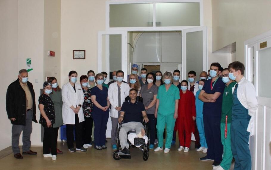 Bihorean salvat după 22 de intervenții chirurgicale de medicii din Cluj Napoca. Totul a pornit de la o amigdalită
