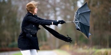 Bihorul, două zile sub cod galben de vreme rea: vânt puternic, ploi, lapoviţă şi ninsoare