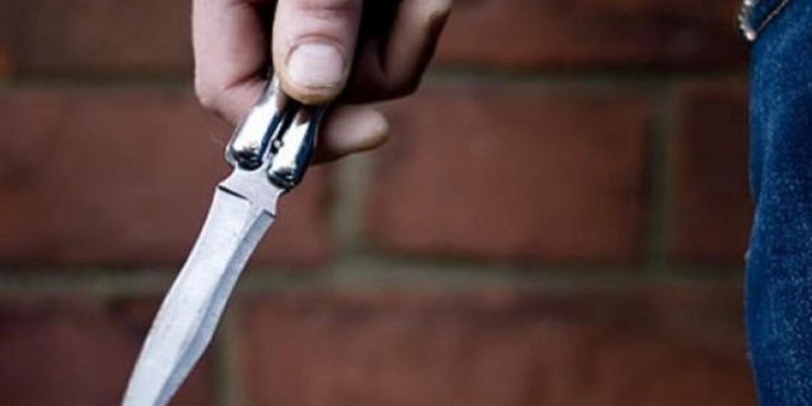 Profesoară înjunghiată cu un cuţit în gât de un elev, în timpul orei