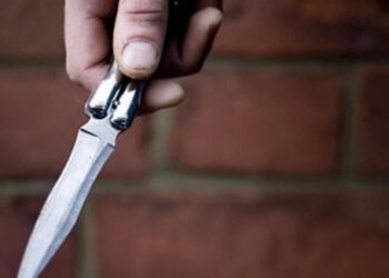 Profesoară înjunghiată cu un cuţit în gât de un elev, în timpul orei