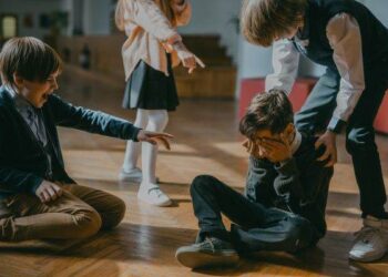 Managementul violenţei în şcoli: Ministerul Educaţiei pune la punct o procedură care să acopere toată plaja de abateri disciplinare