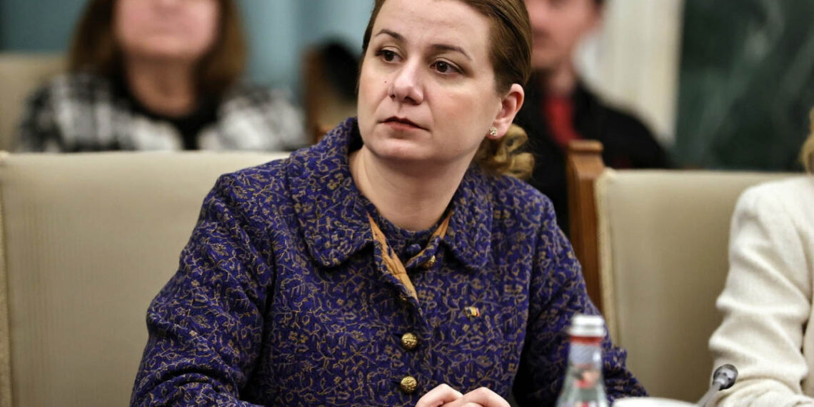 Ministra Educației: „Nu vom ajunge la grevă!” / Sindicatele din Învăţământ continuă protestele