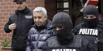 Dan Diaconescu a ajuns în arestul Poliţiei Constanţa, acuzat de sex cu minori şi prostituţie infantilă