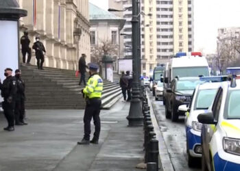 O alertă cu bombă a evacuat Curtea de Apel Bucureşti şi a amânat procesul de retragere a certificatului de revoluţionar al lui Ion Iliescu