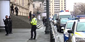 O alertă cu bombă a evacuat Curtea de Apel Bucureşti şi a amânat procesul de retragere a certificatului de revoluţionar al lui Ion Iliescu